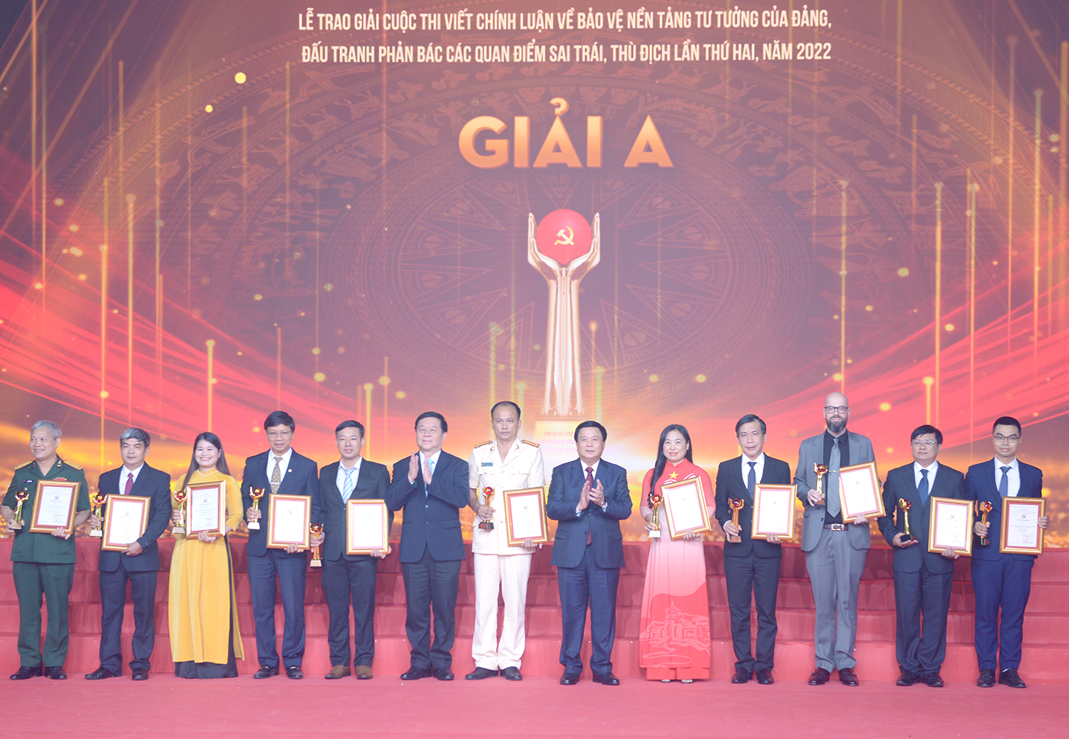 Một số hình ảnh tại Lễ trao giải Cuộc thi viết chính luận về bảo vệ nền tảng tư tưởng của Đảng