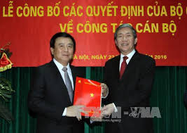 Album Lễ công bố các quyết định của Bộ Chính trị về công tác cán bộ.